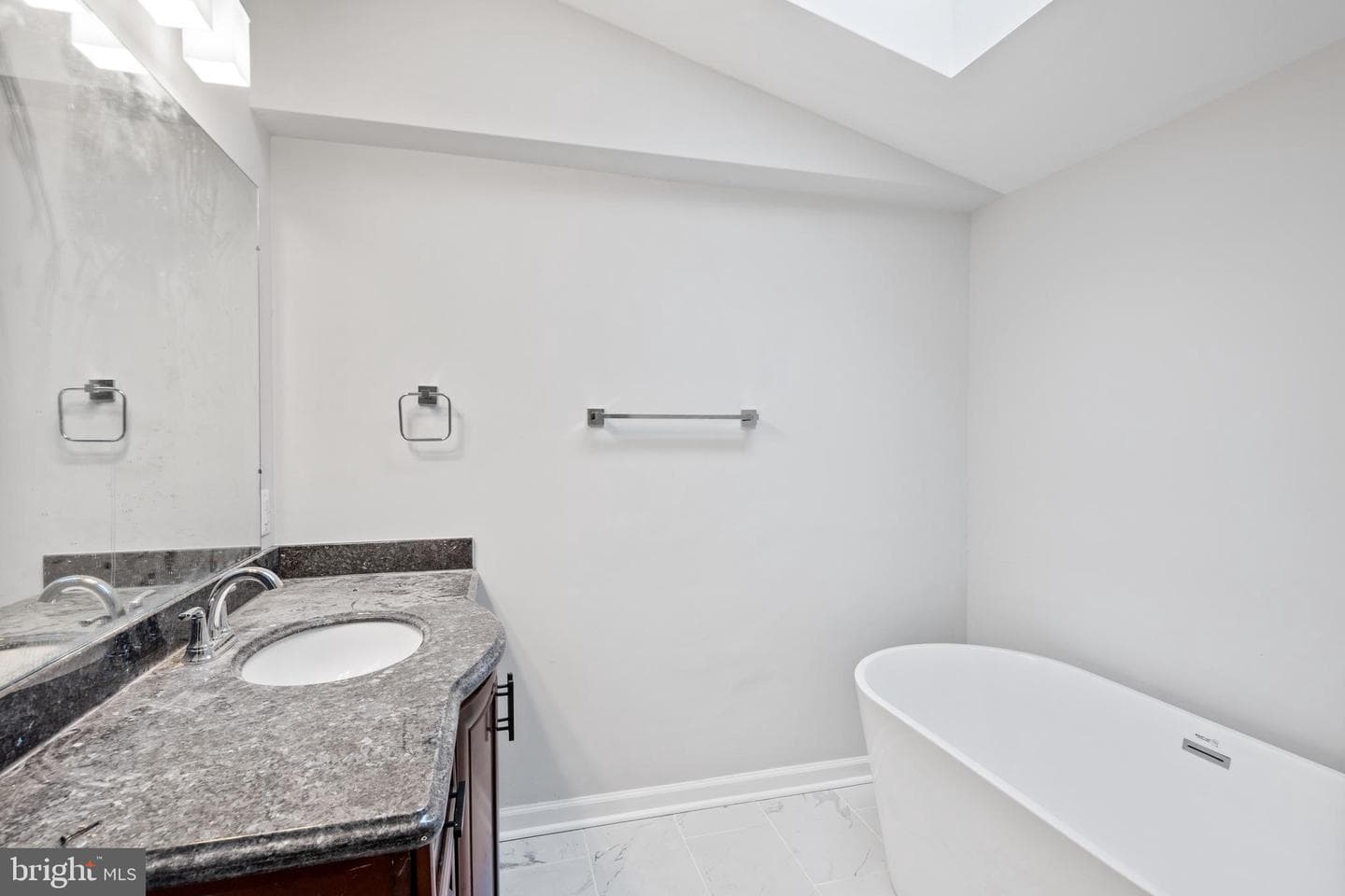 7028 Deerfield Rd photo 10