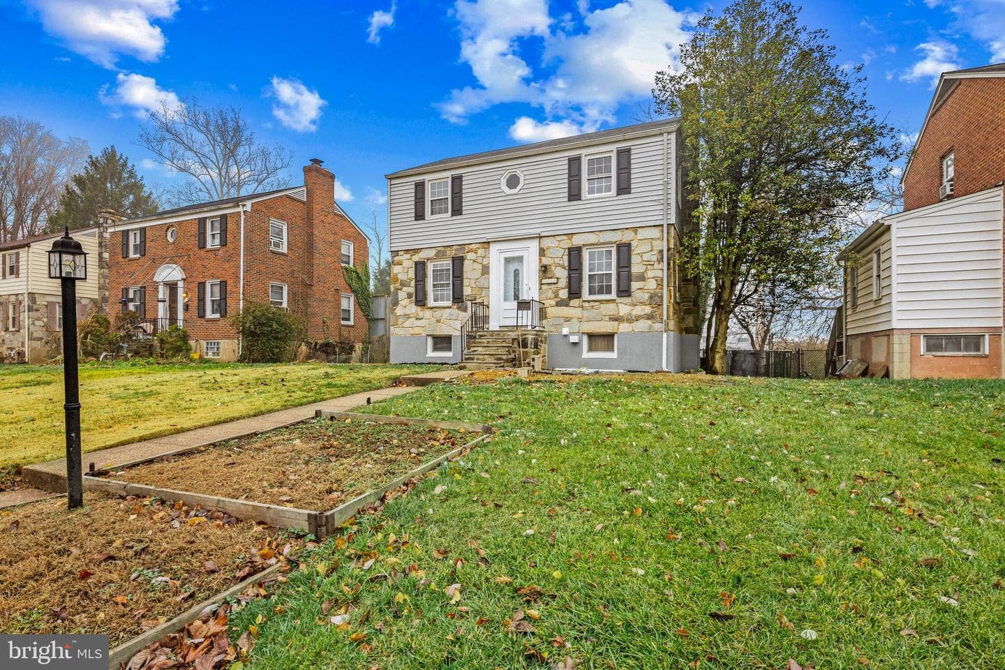 7028 Deerfield Rd photo 2