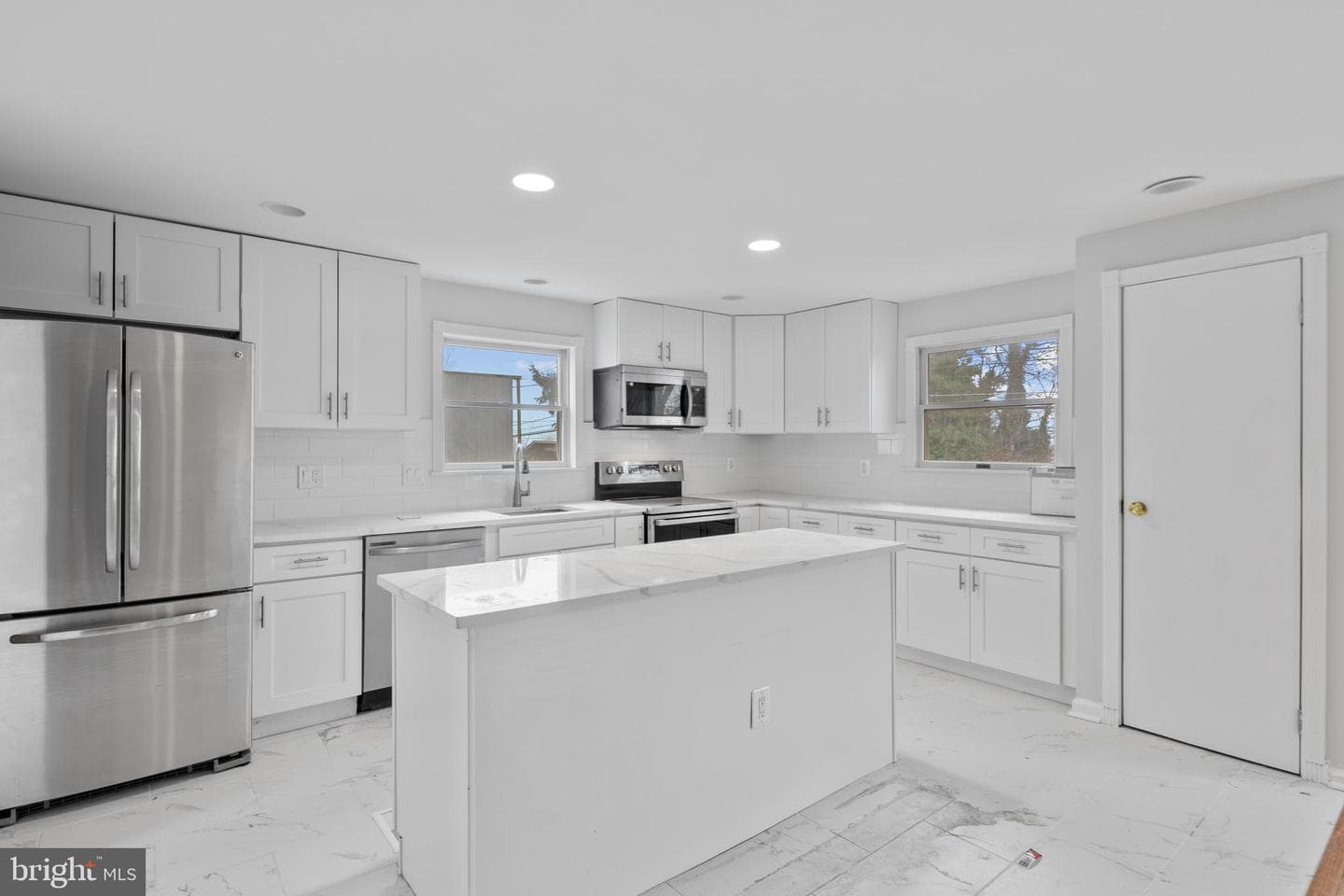 7028 Deerfield Rd photo 3