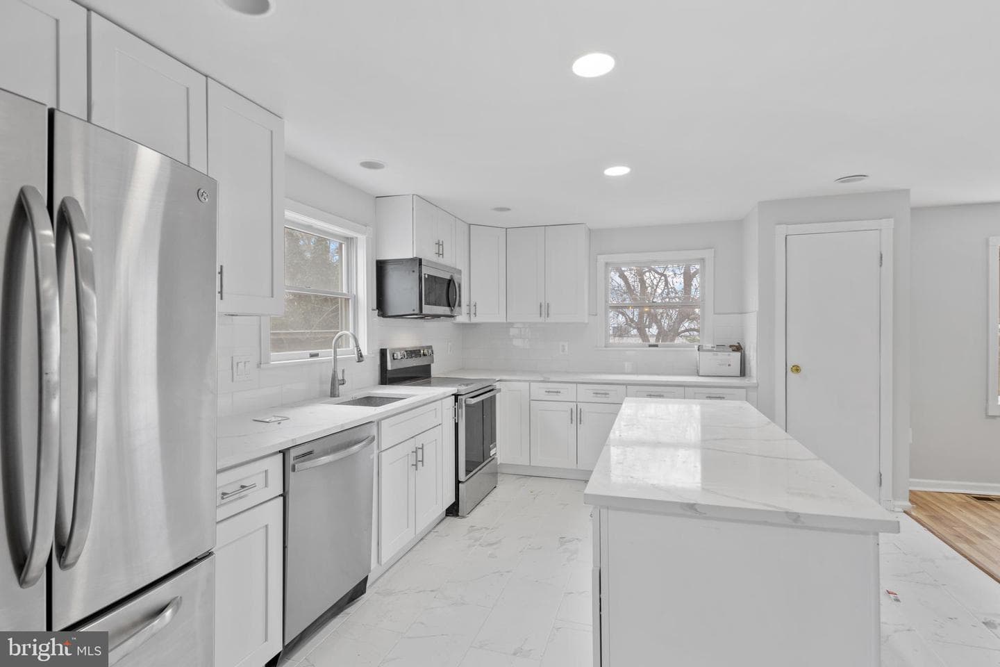 7028 Deerfield Rd photo 4