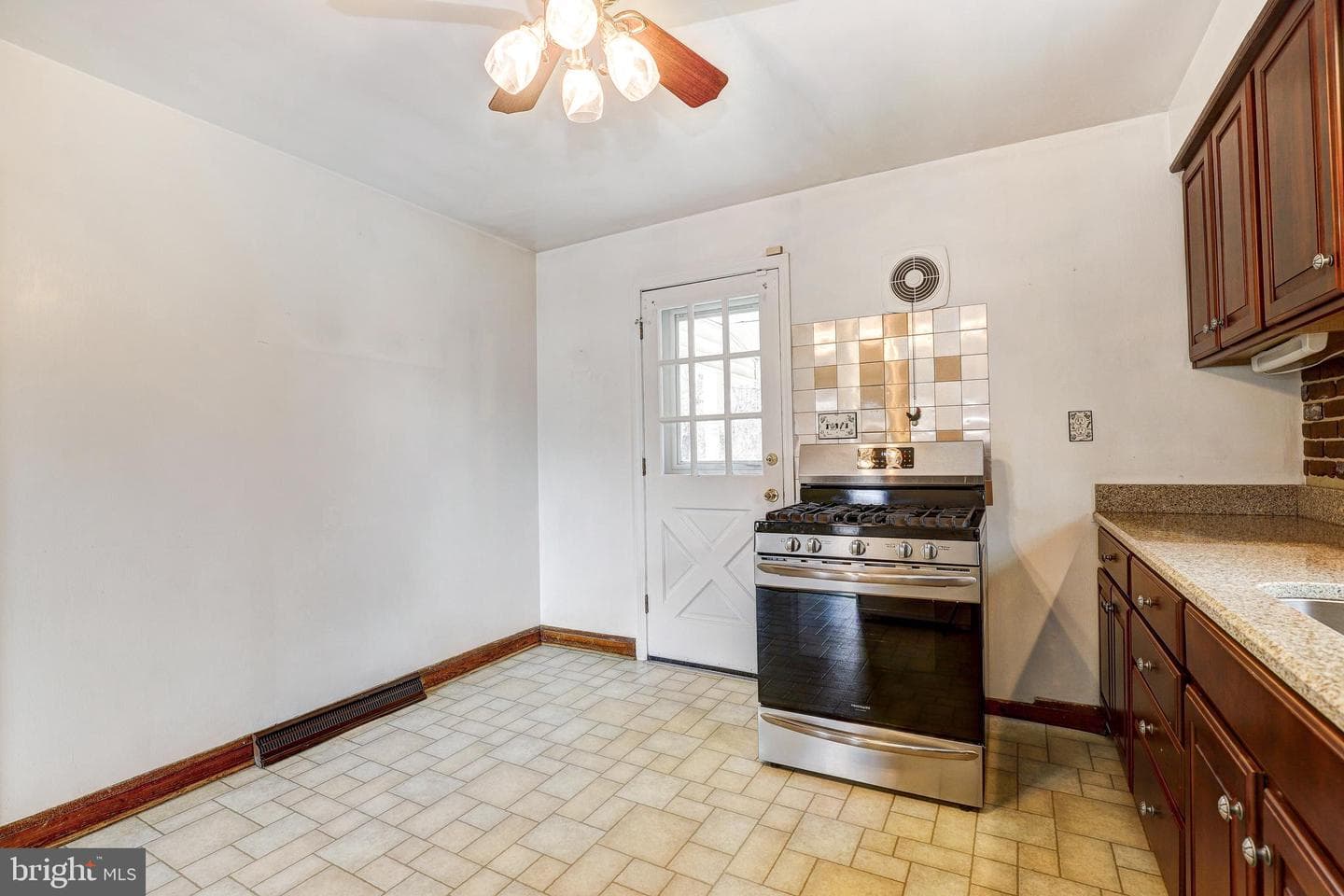 105 Washington Street photo 15