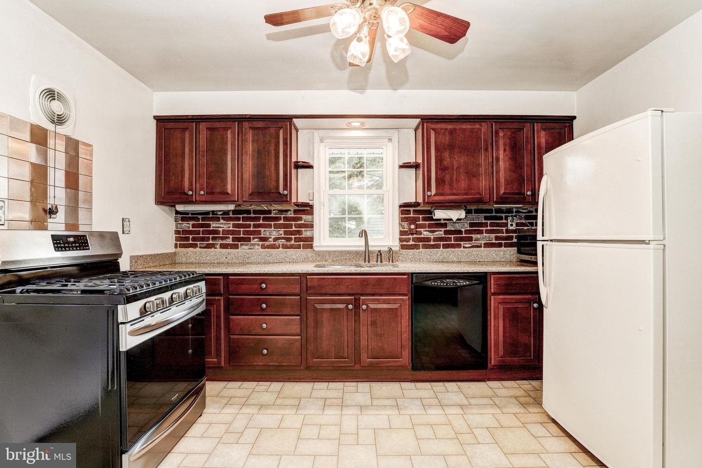 105 Washington Street photo 16