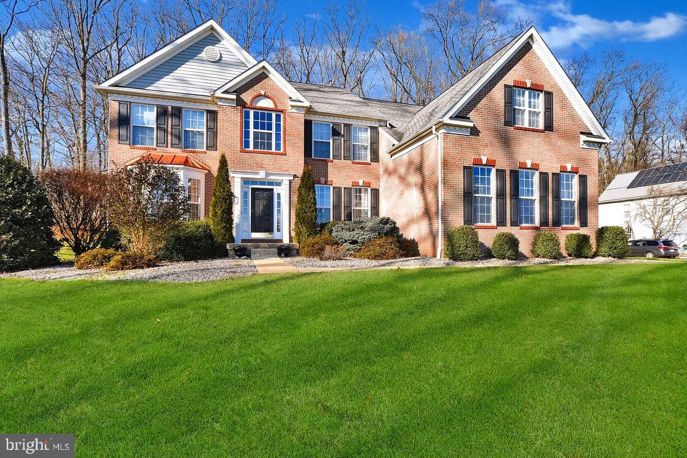 909 Zenith Drive photo 2