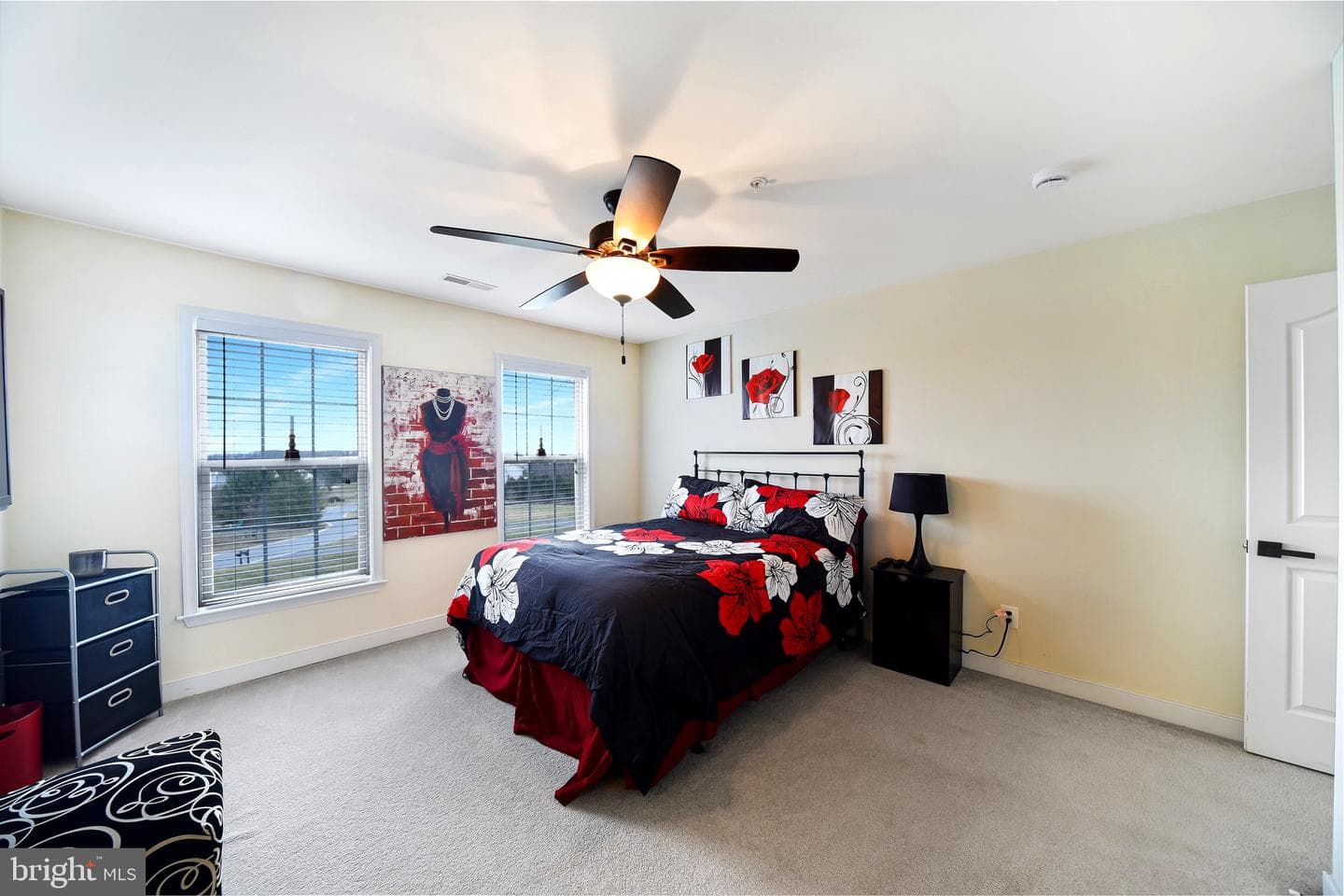 909 Zenith Drive photo 33