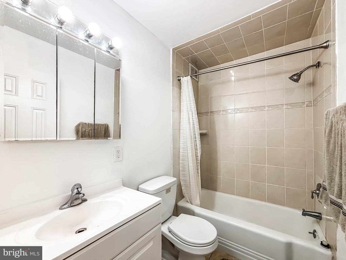 130 Slade Avenue #520 photo 32