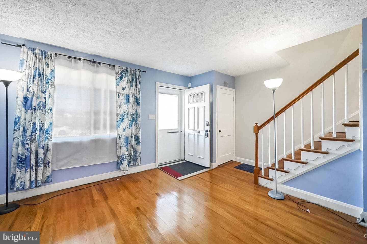 403 Oakwood Road photo 3