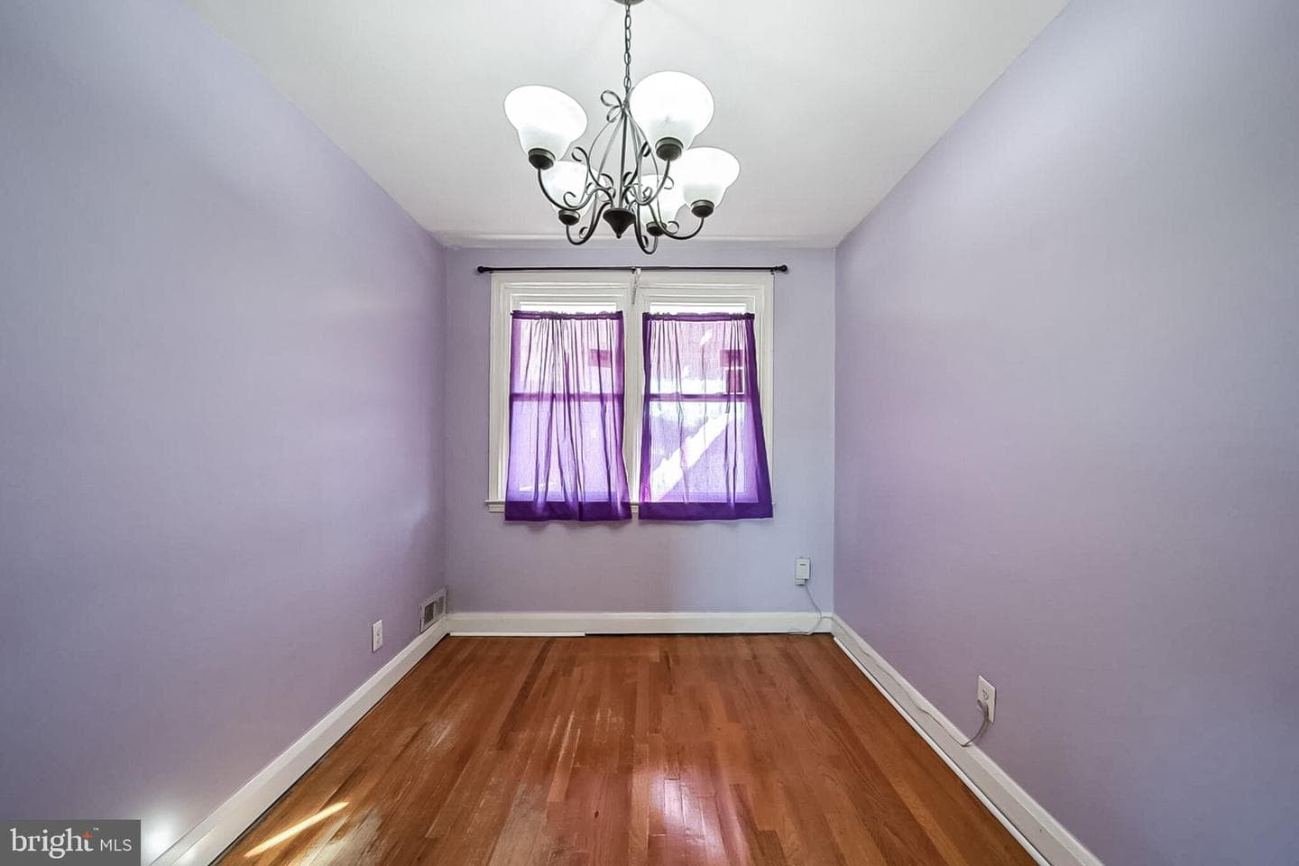 403 Oakwood Road photo 4