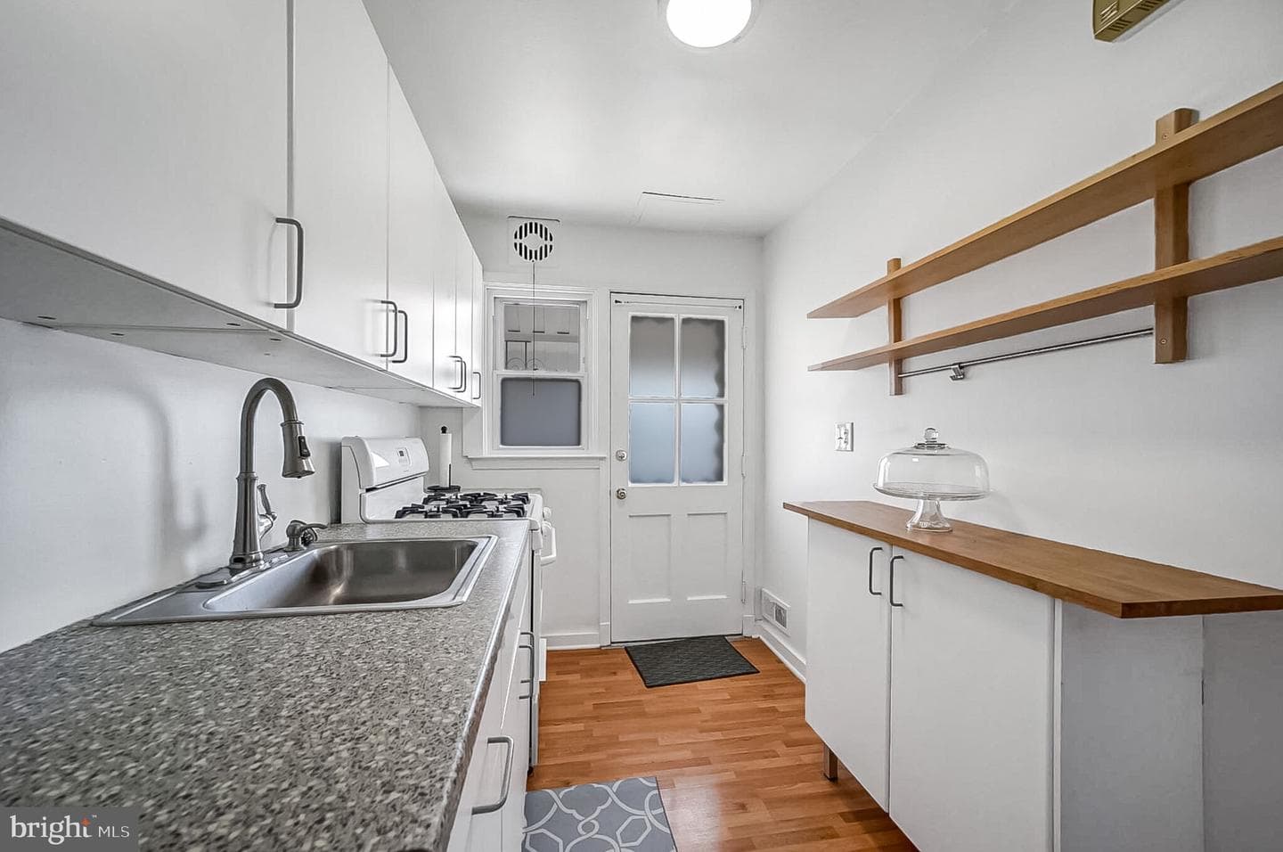 403 Oakwood Road photo 5
