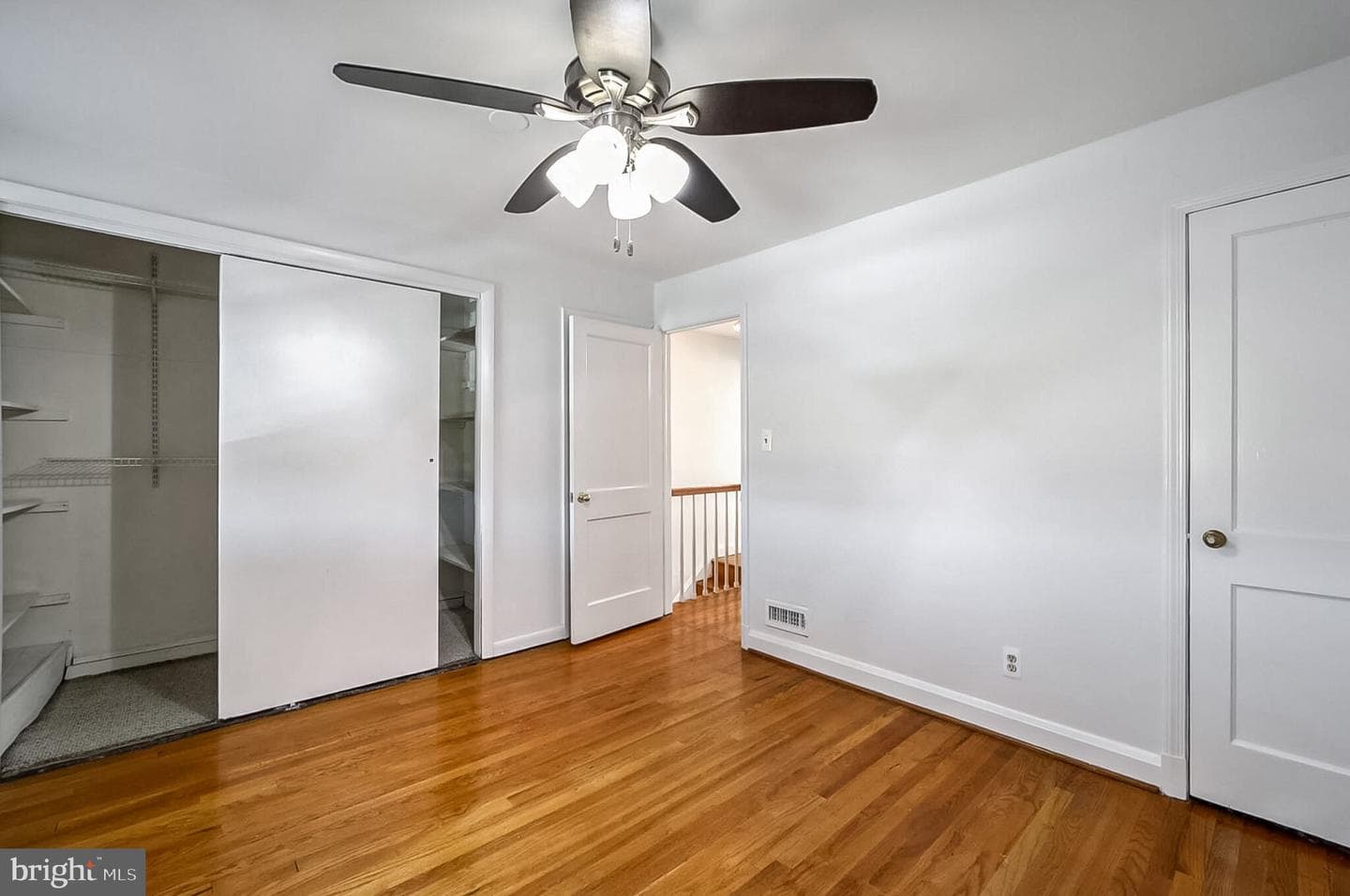 403 Oakwood Road photo 7