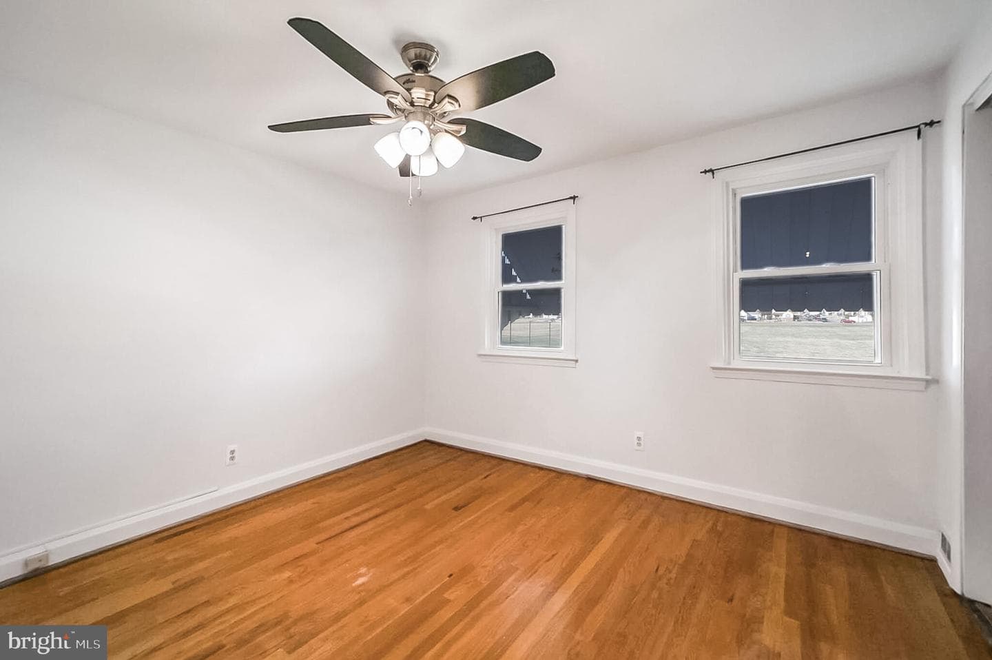 403 Oakwood Road photo 8