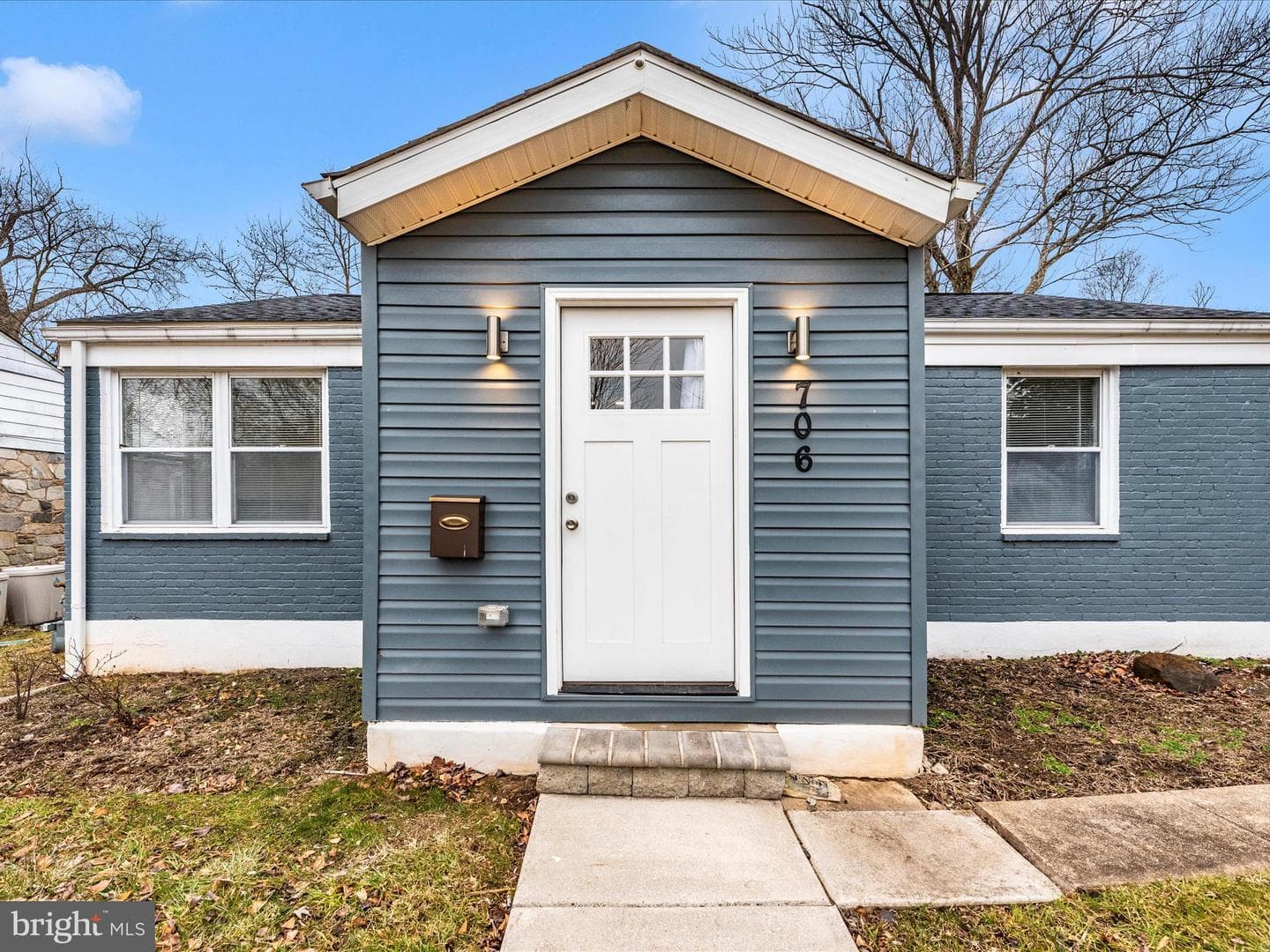 706 Greenwood Road photo 2