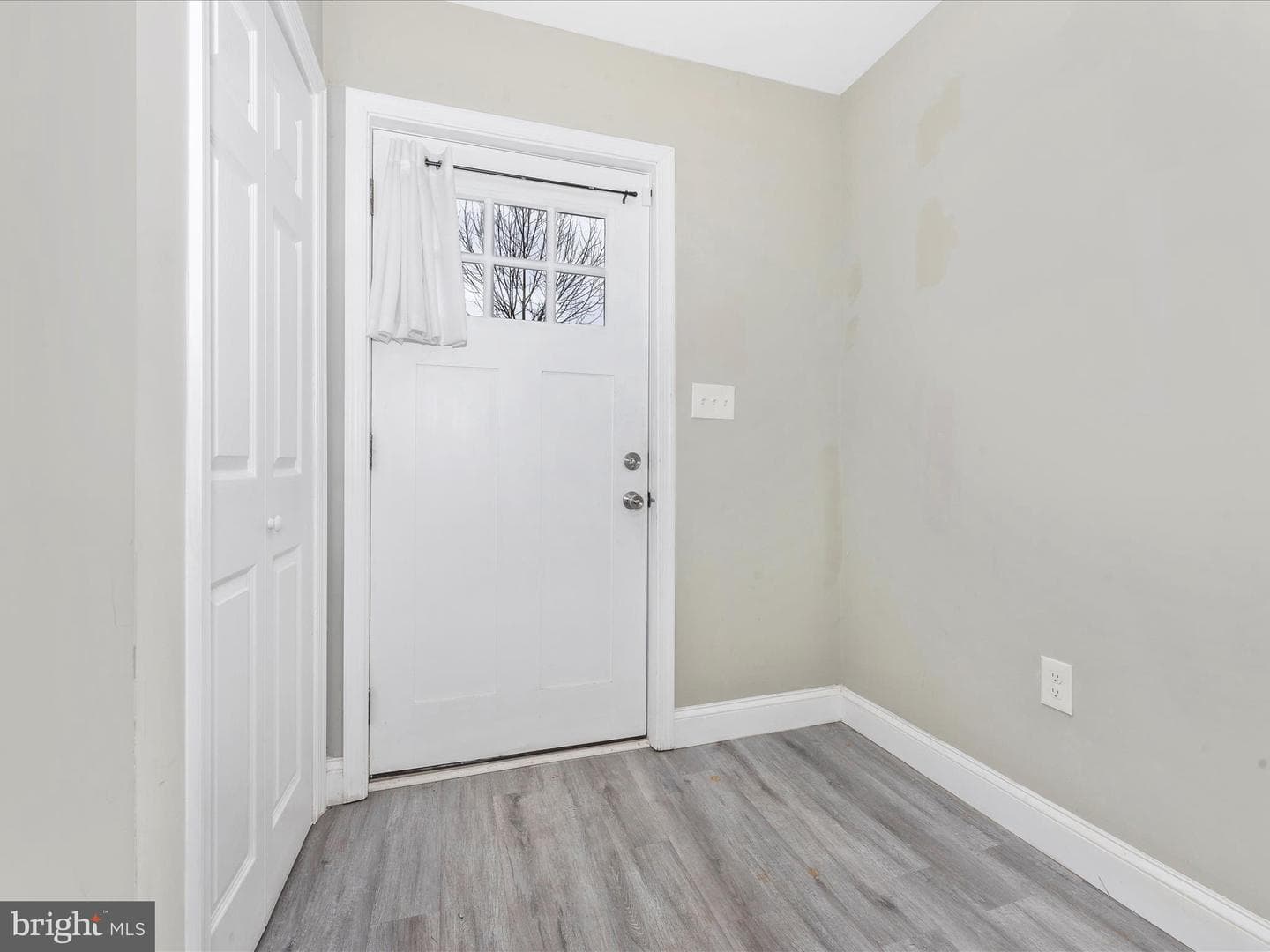 706 Greenwood Road photo 3