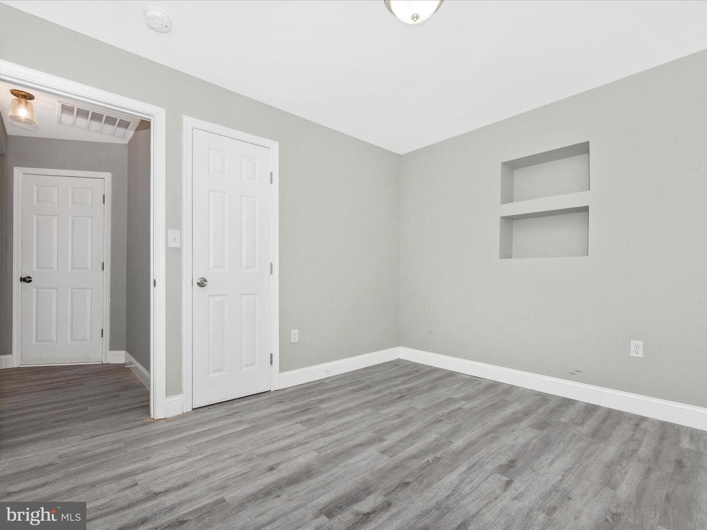 706 Greenwood Road photo 32