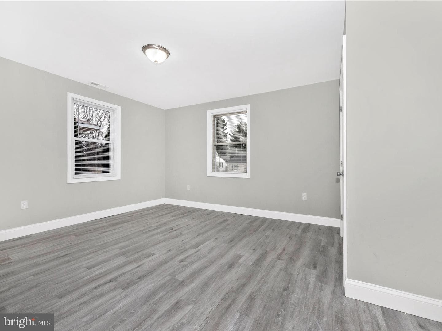 706 Greenwood Road photo 37