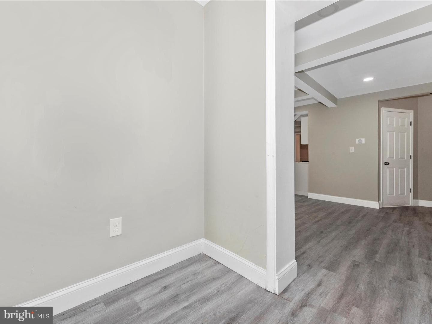 706 Greenwood Road photo 4