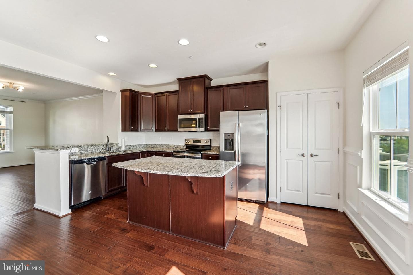 8219 Seaworthy photo 10