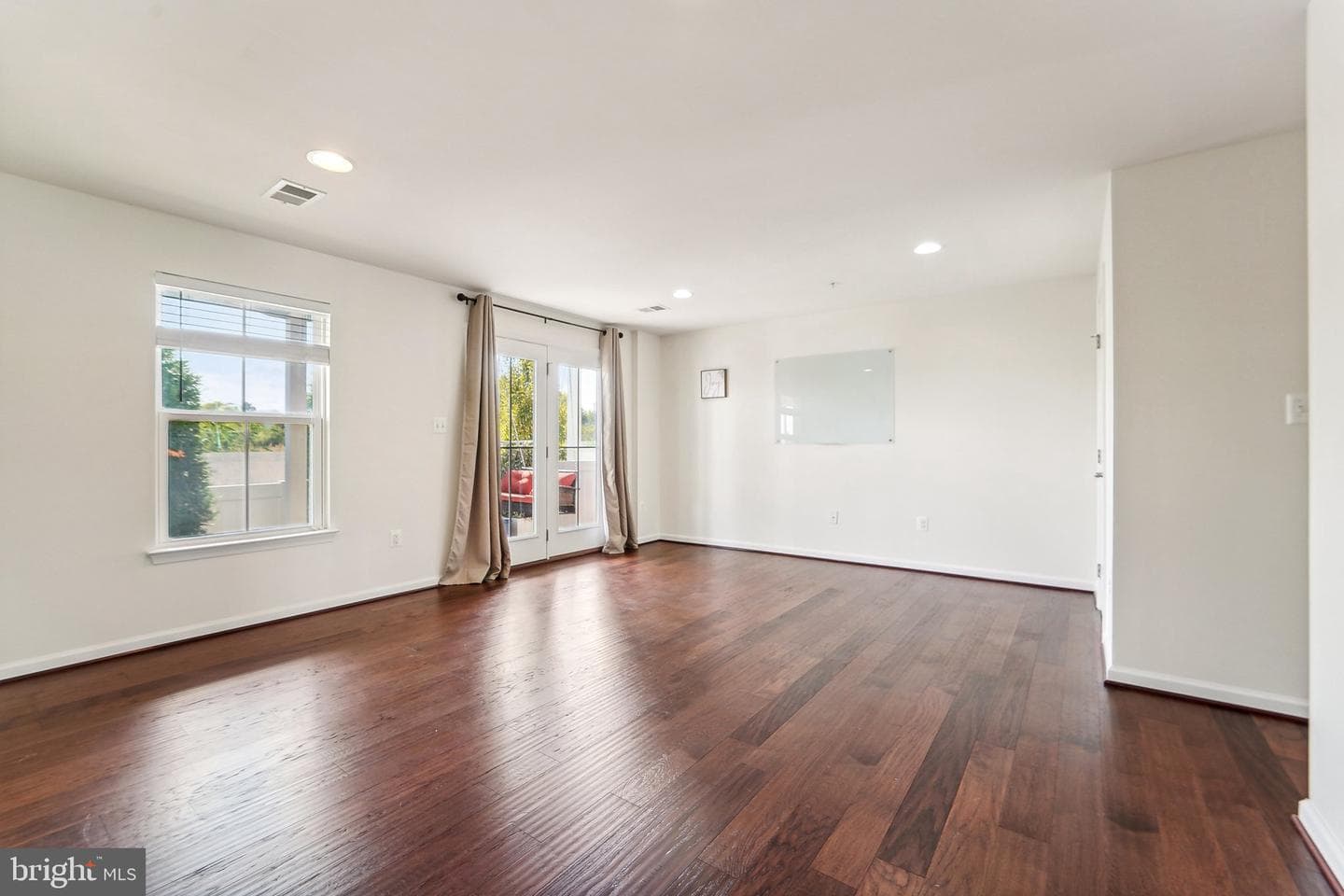 8219 Seaworthy photo 16