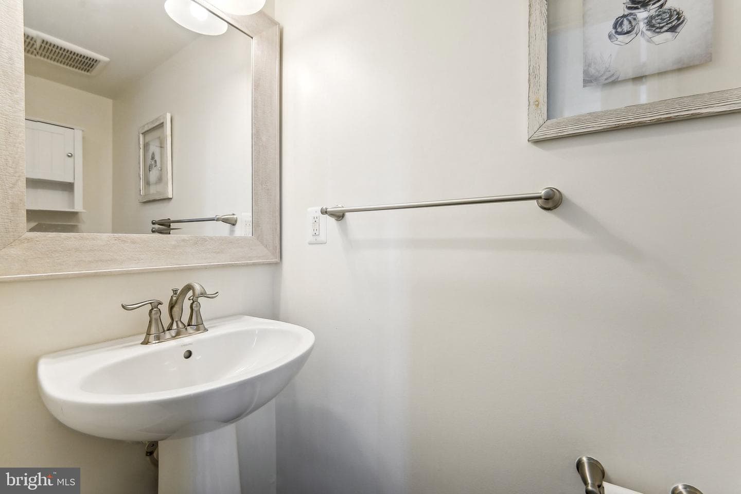 8219 Seaworthy photo 18