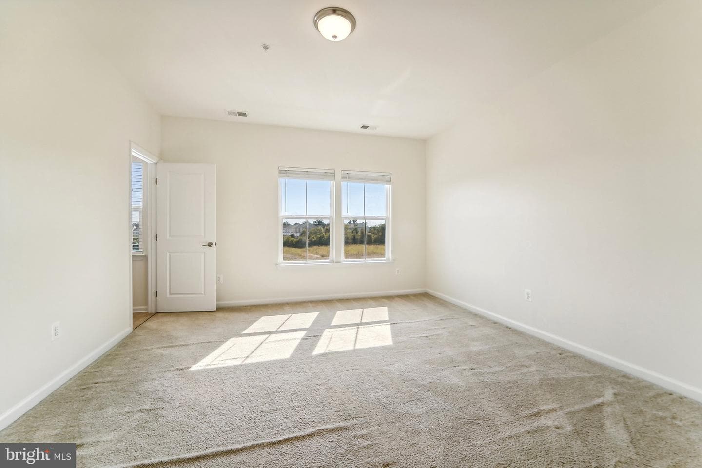 8219 Seaworthy photo 23