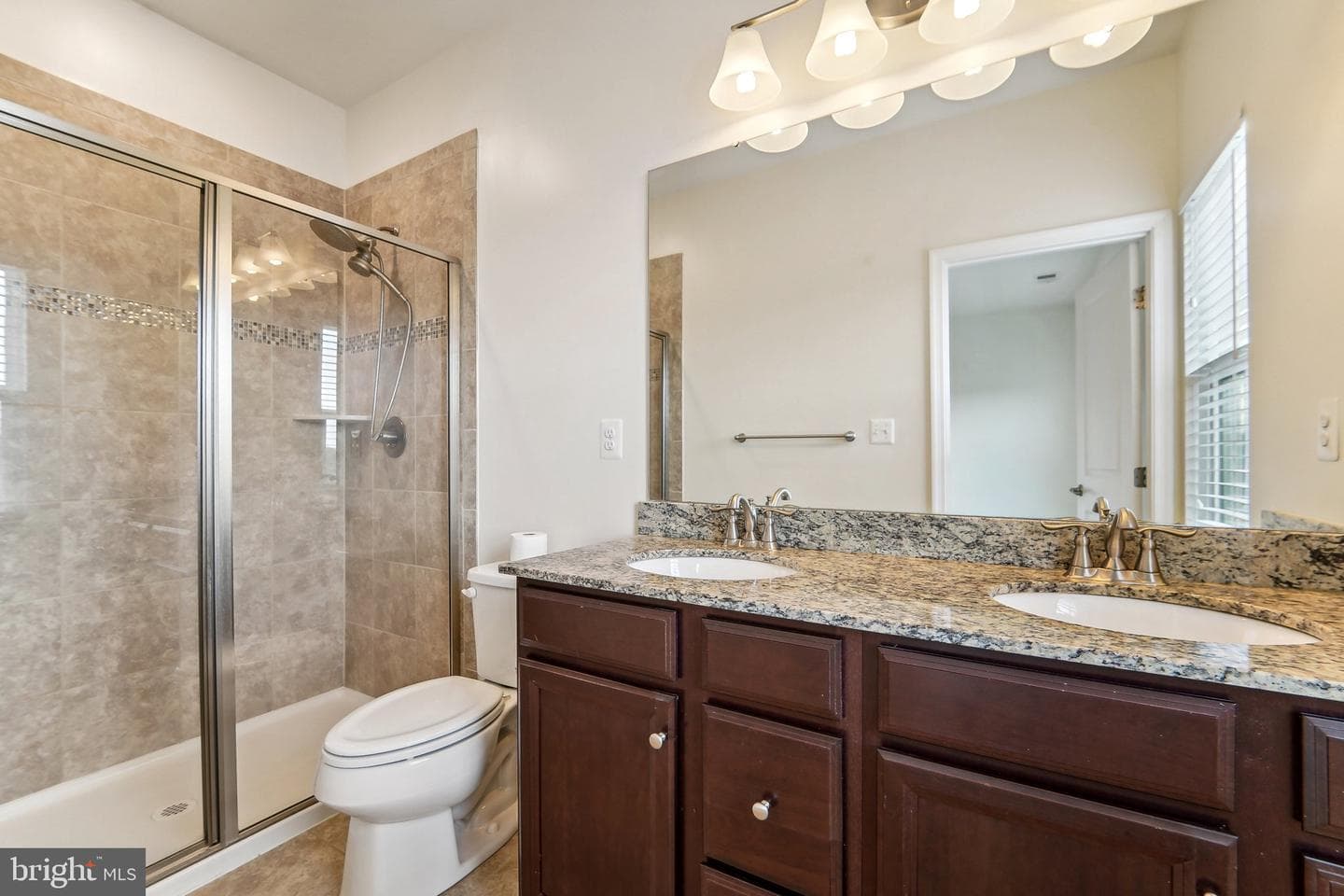 8219 Seaworthy photo 26