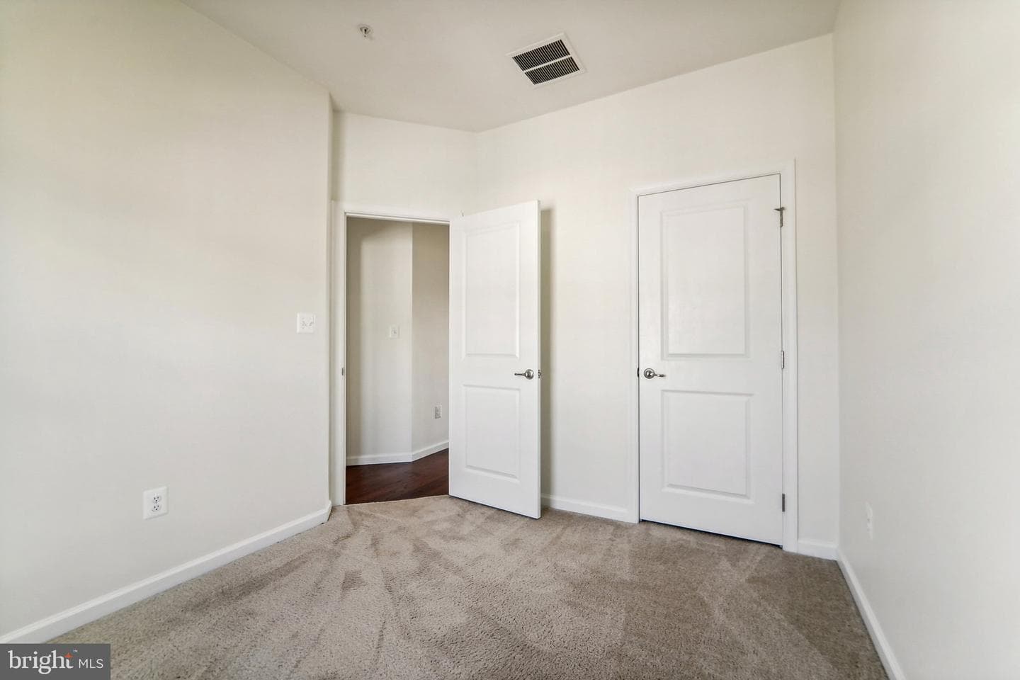 8219 Seaworthy photo 30