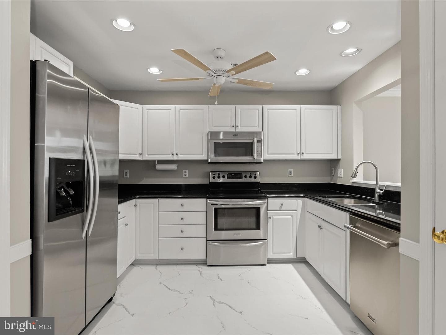 812 Charles James Circle photo 4