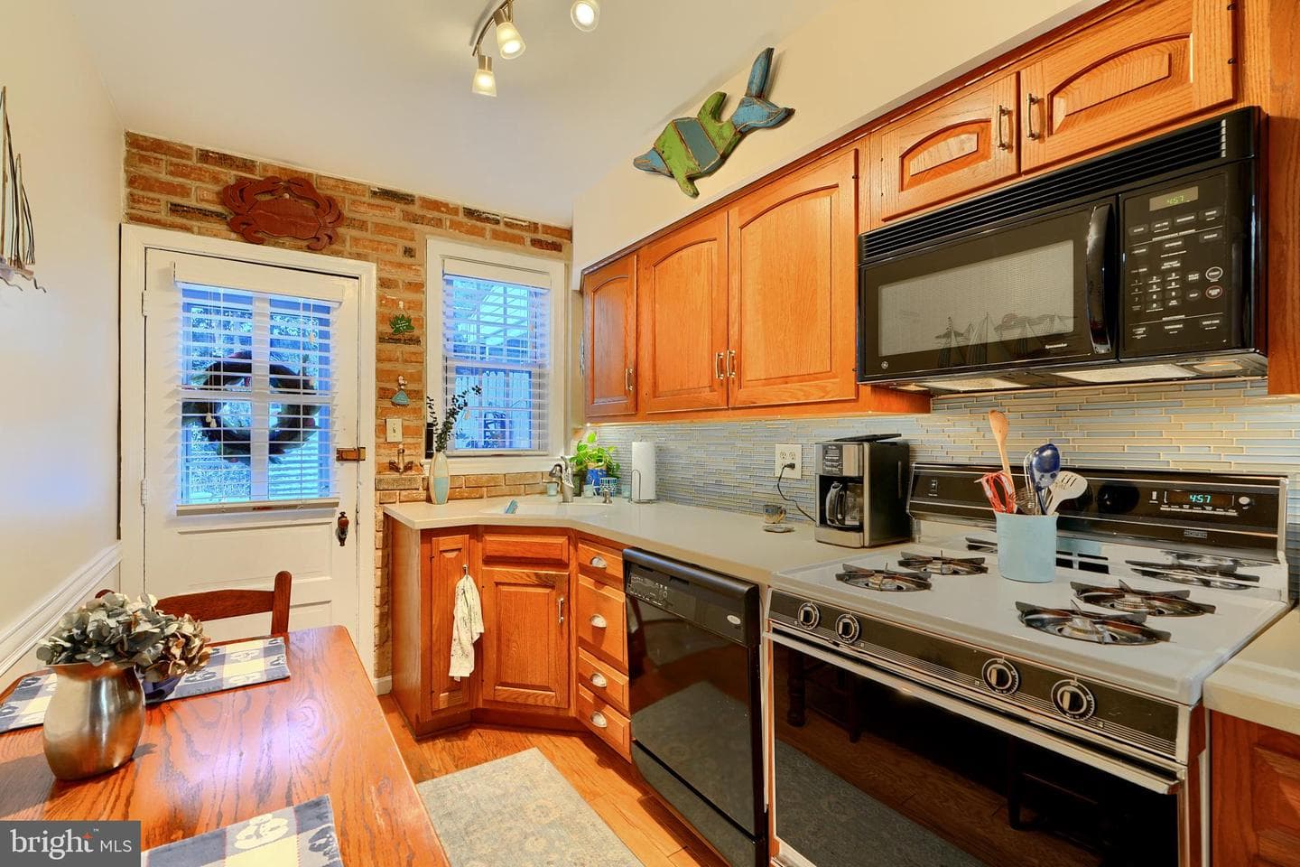 208 Ridge Avenue photo 14