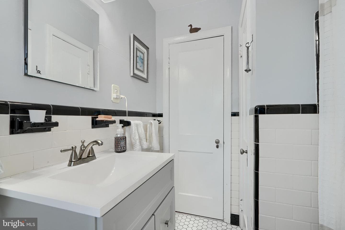 208 Ridge Avenue photo 27