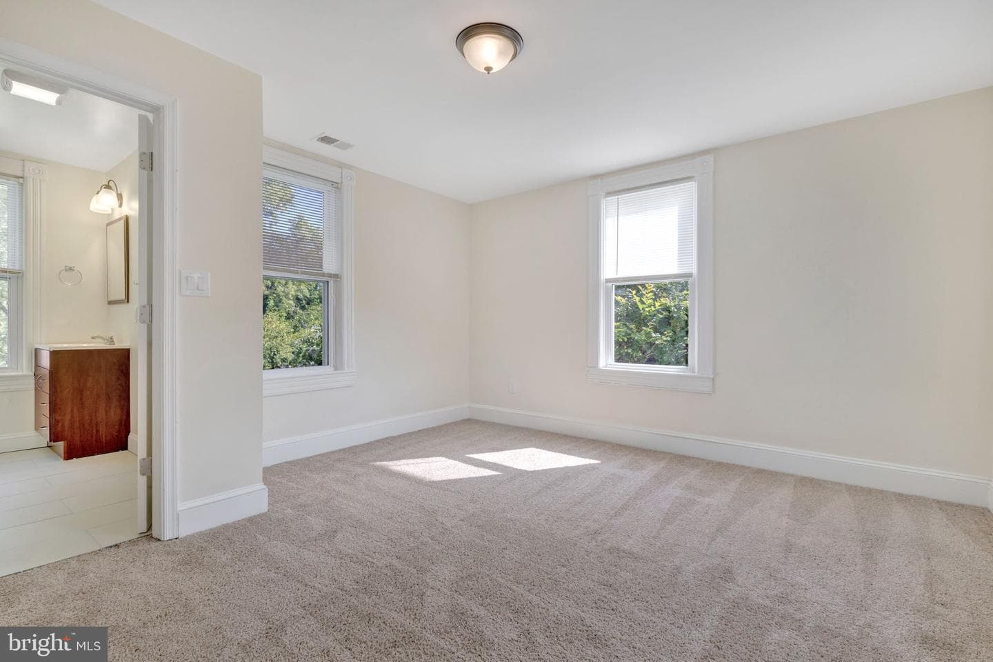 4850 Hazelwood Avenue photo 23