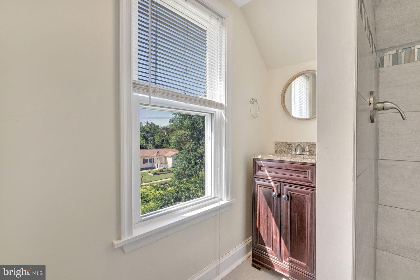 4850 Hazelwood Avenue photo 25