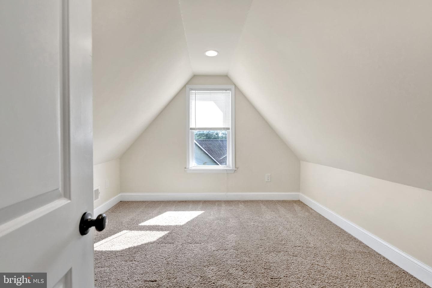 4850 Hazelwood Avenue photo 28
