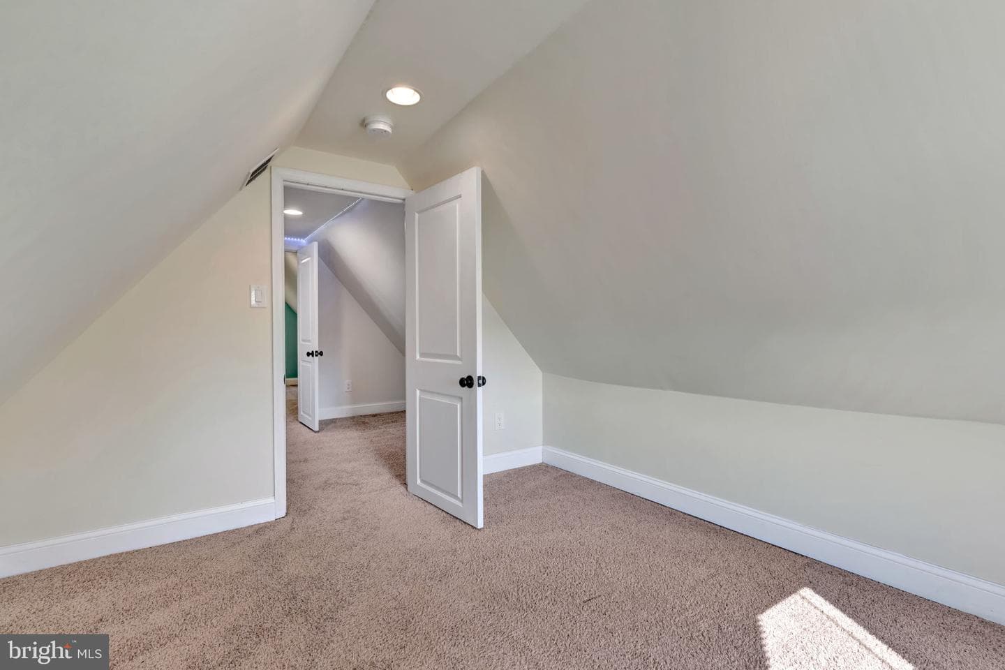 4850 Hazelwood Avenue photo 29
