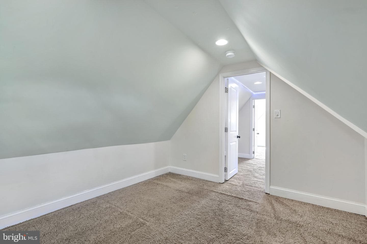 4850 Hazelwood Avenue photo 30
