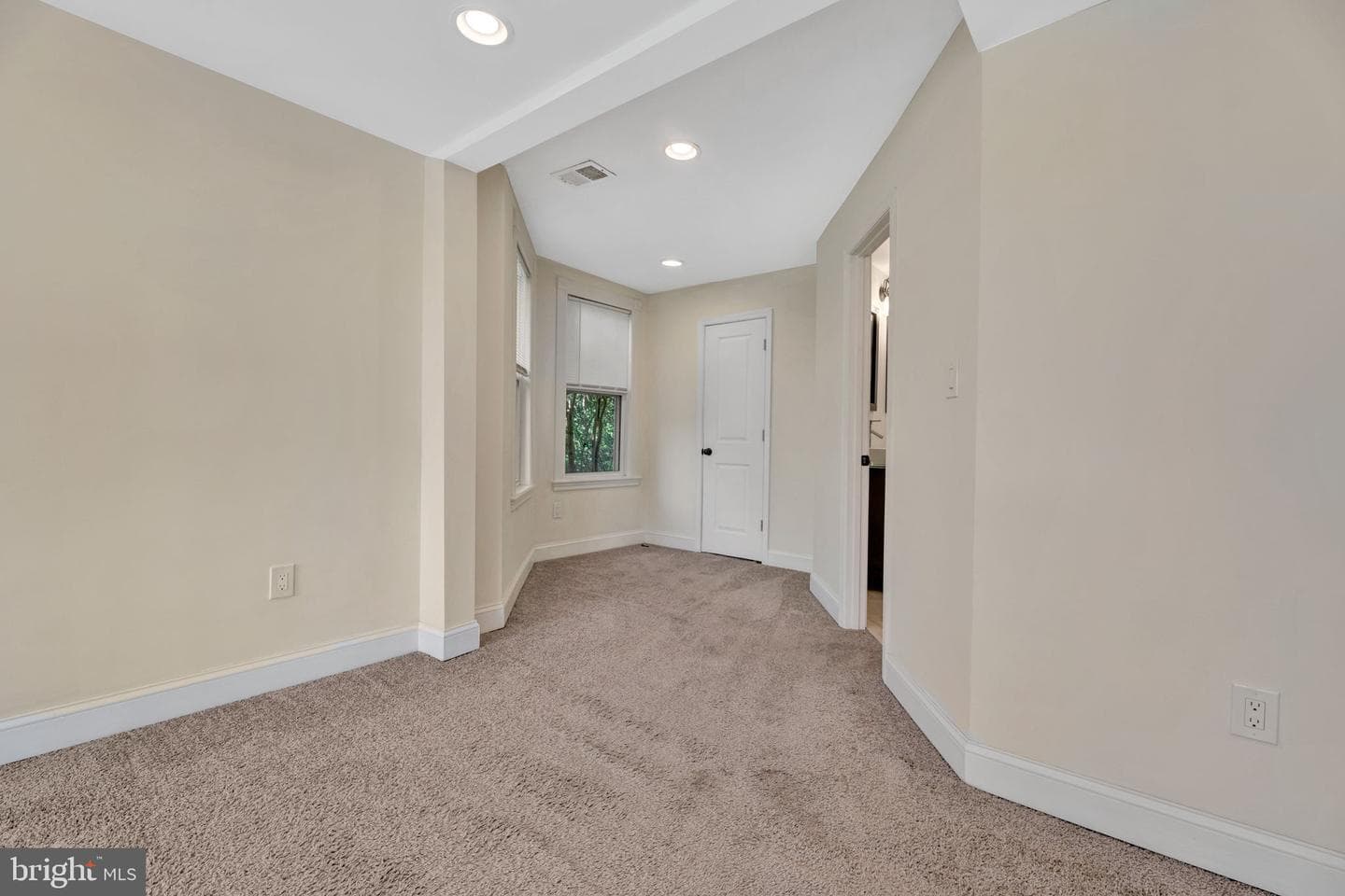 4850 Hazelwood Avenue photo 35
