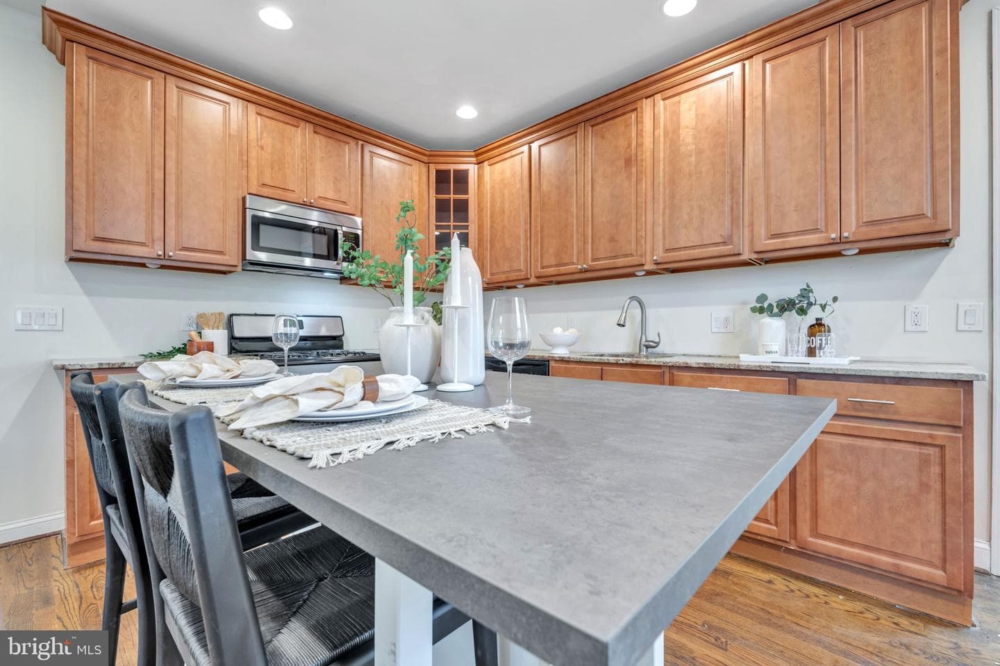 4850 Hazelwood Avenue photo 9