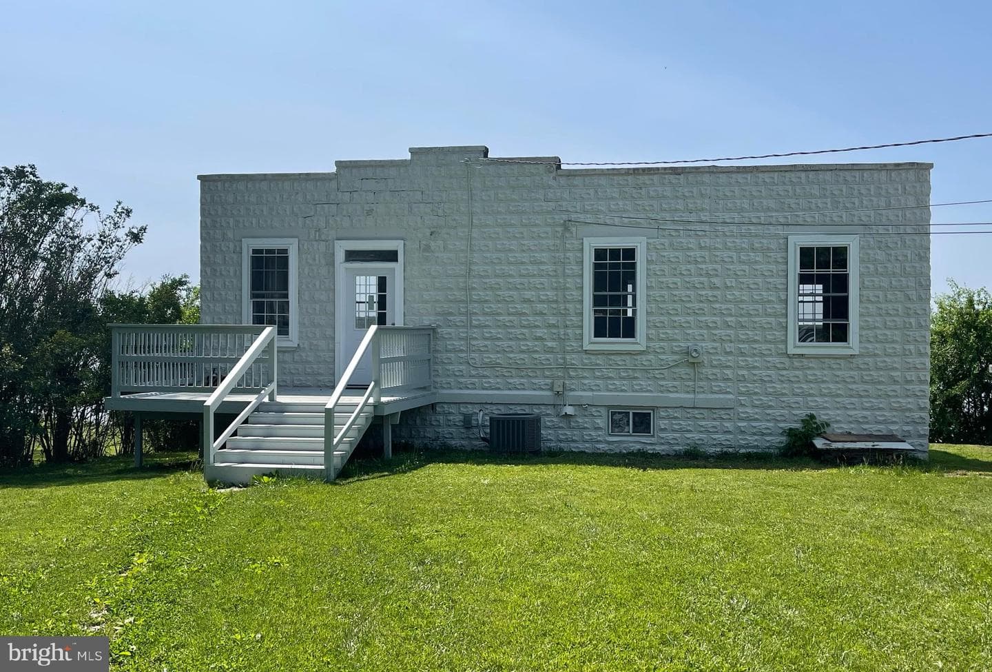 1152 E Riverside Avenue photo 2