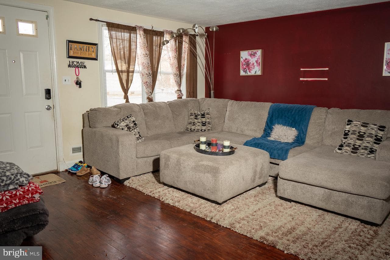 1531 Ingleside Avenue photo 3