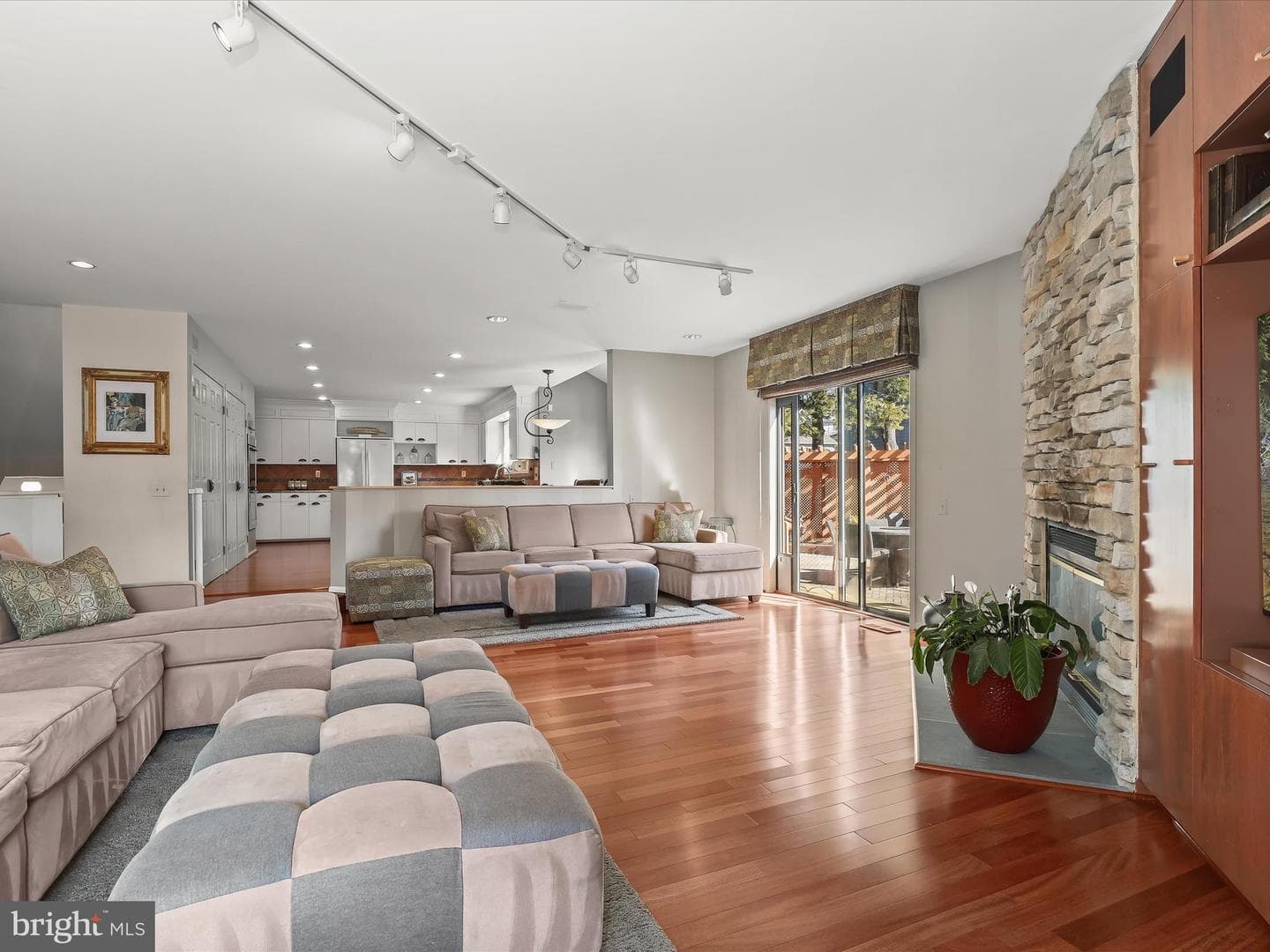 1 Red Maple Court photo 8