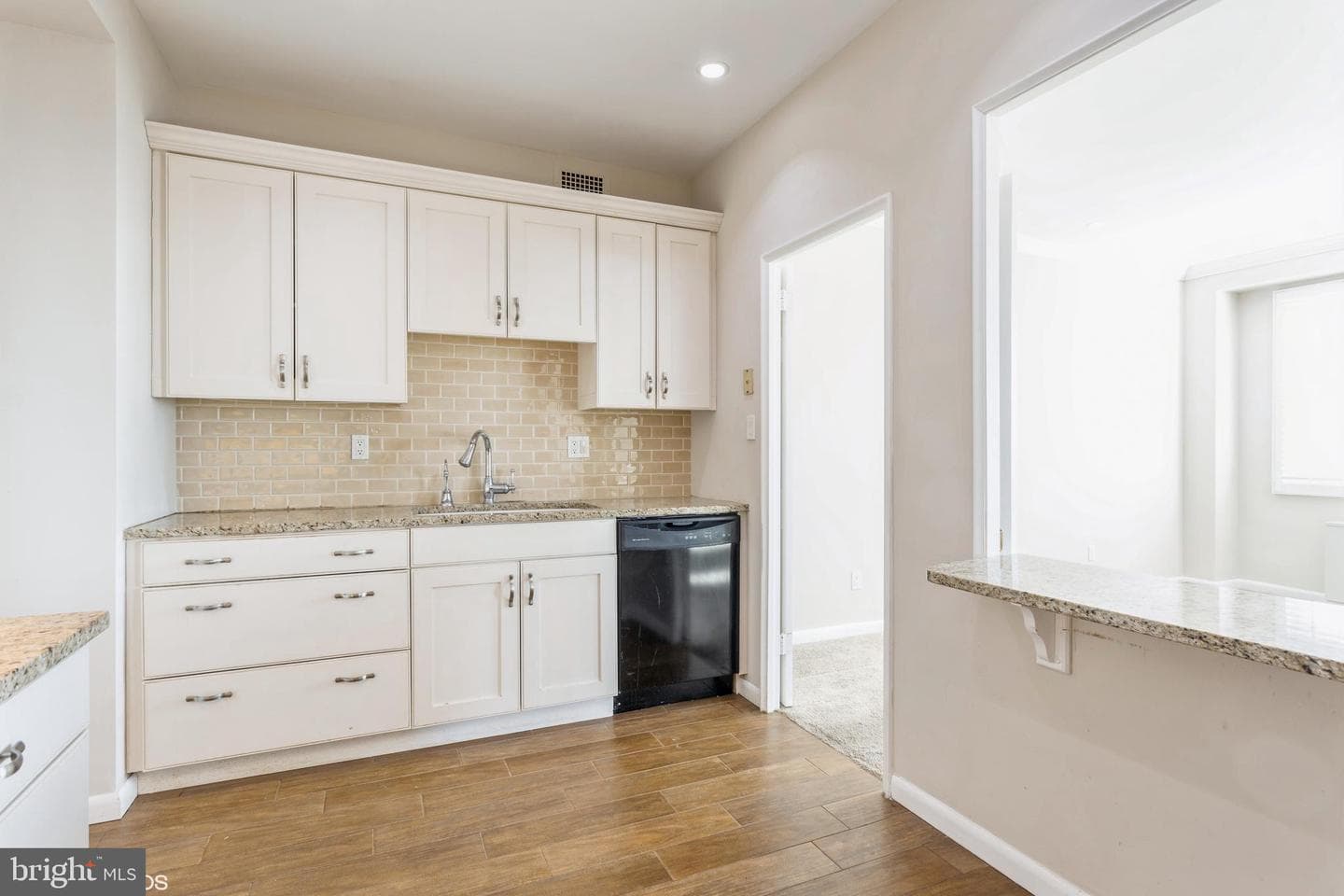 11 Slade Avenue #607 photo 17