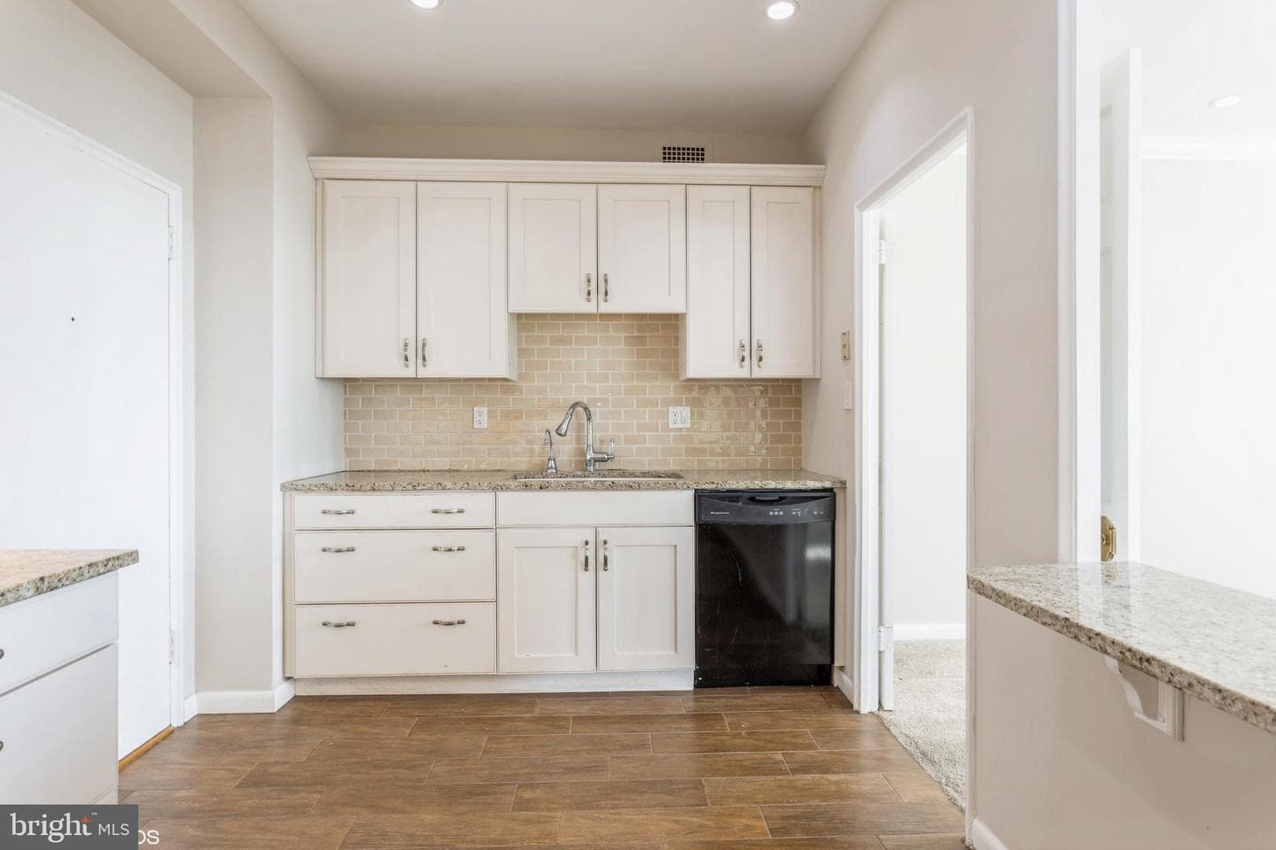 11 Slade Avenue #607 photo 18