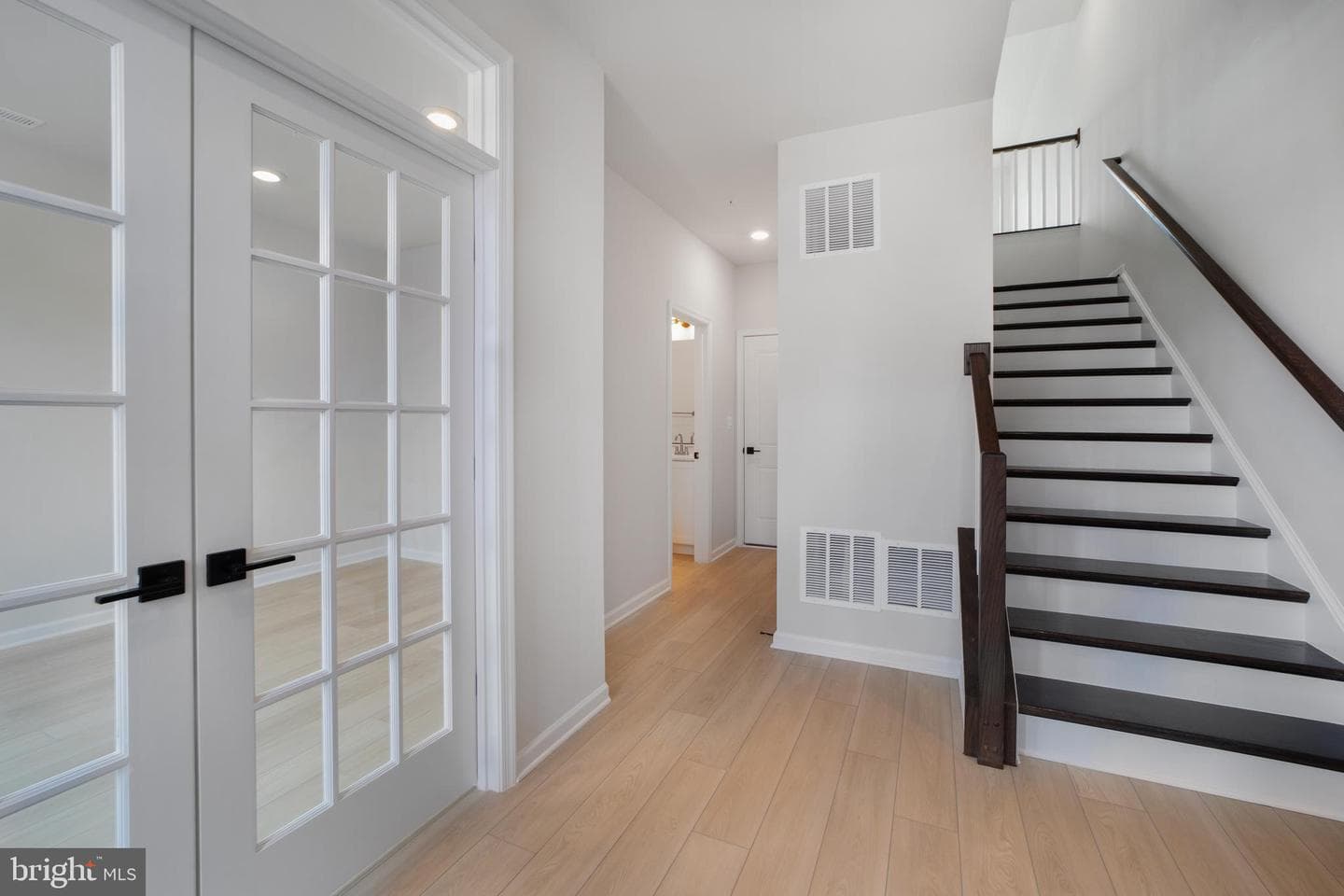 6527 Greenleigh Avenue photo 2