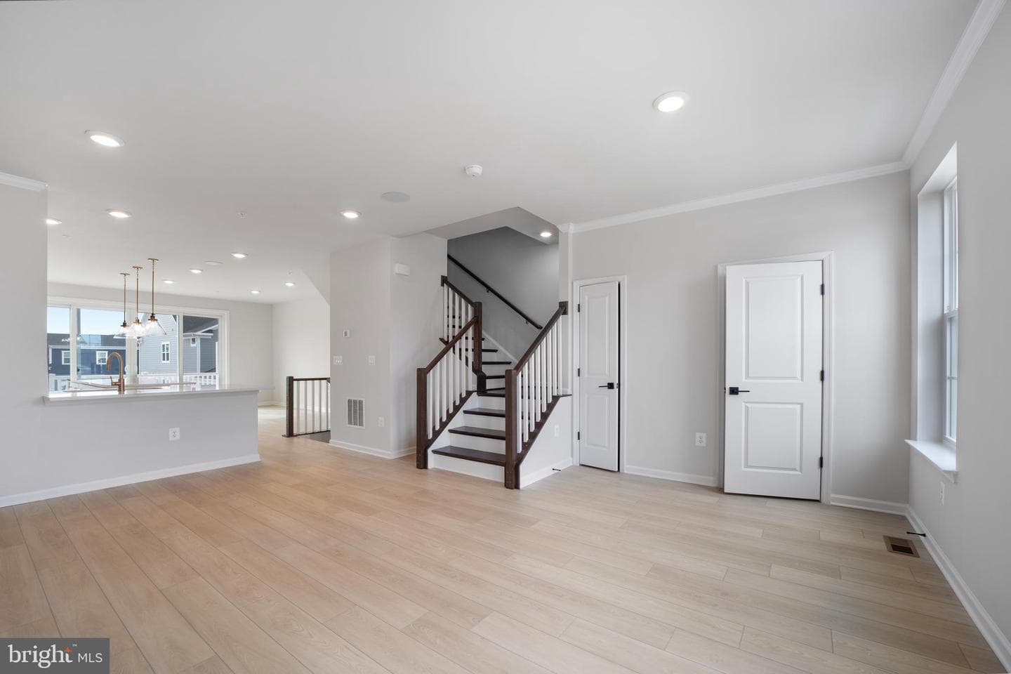 6527 Greenleigh Avenue photo 8