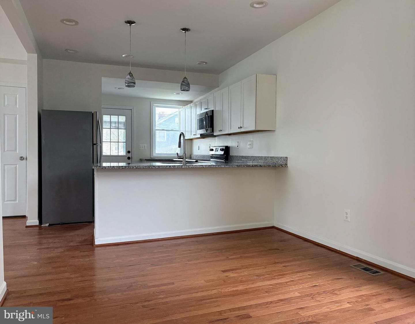 103 Sherwood Avenue photo 2