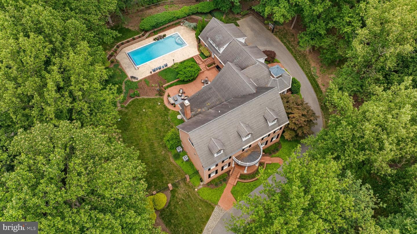 1102 Westwicke Lane photo 5