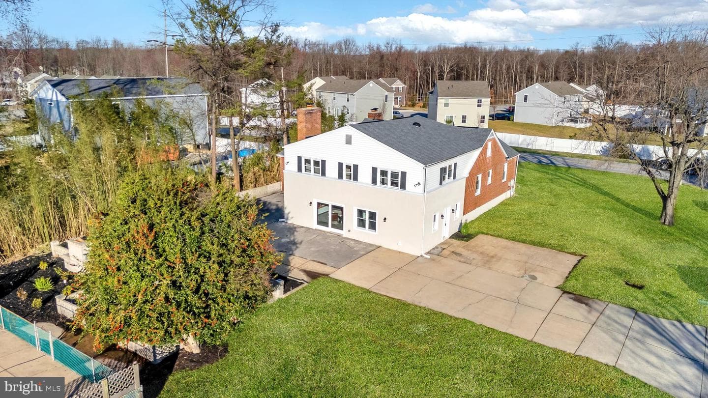 10011 Bird River Road photo 5