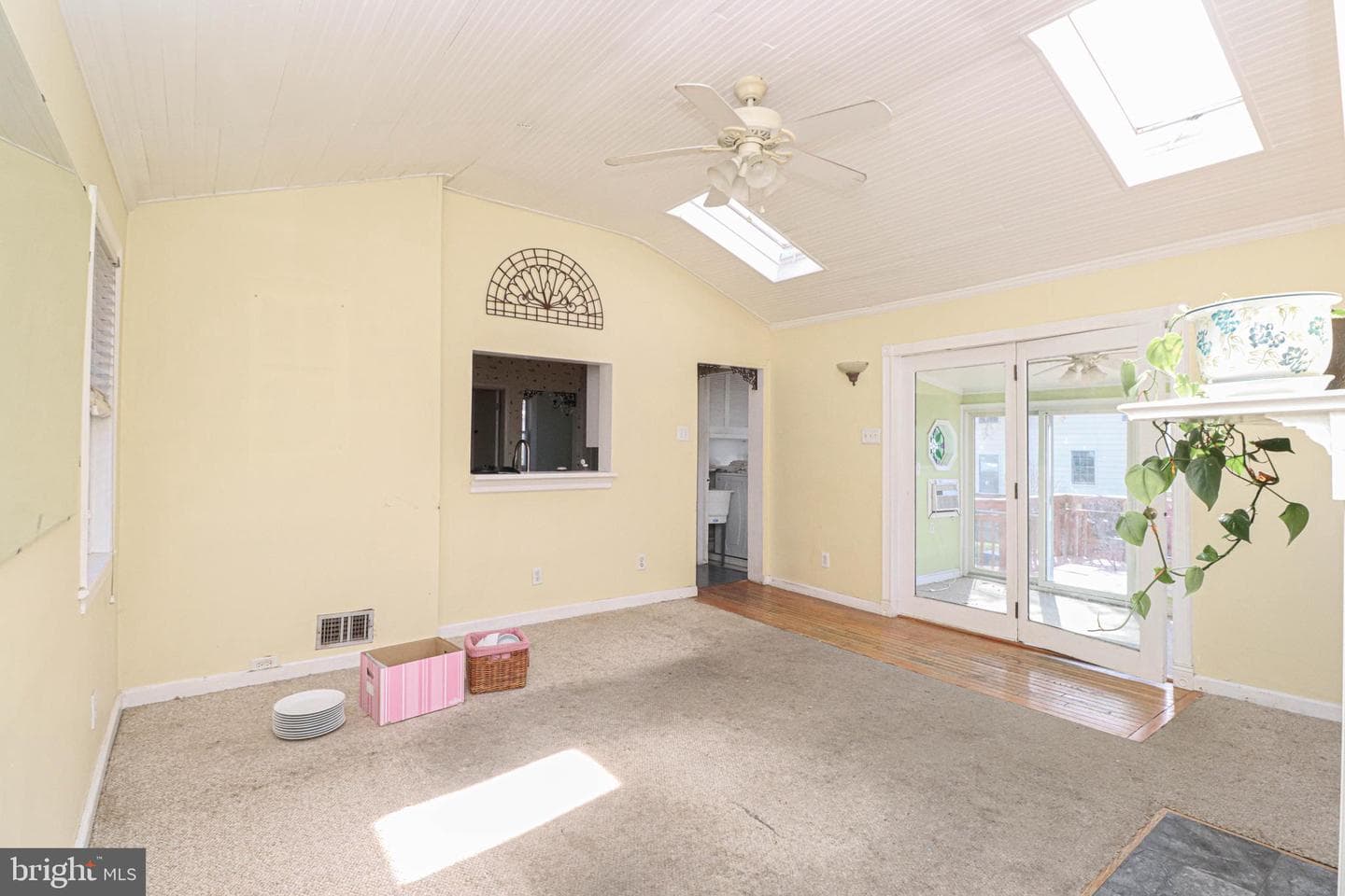323 Harlem Lane photo 14