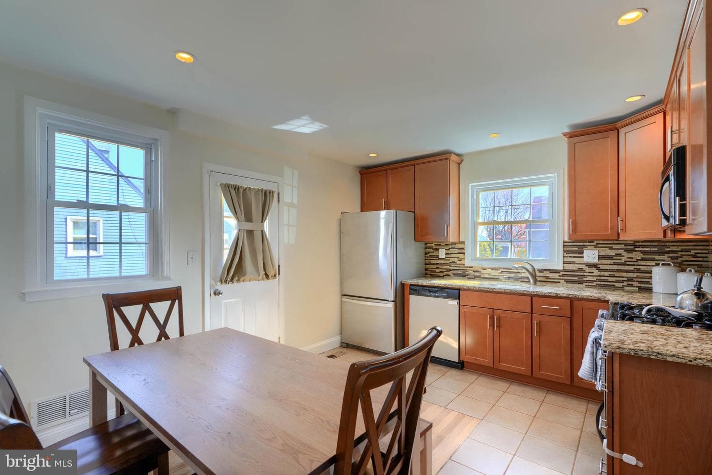 7904 Highpoint Road photo 10