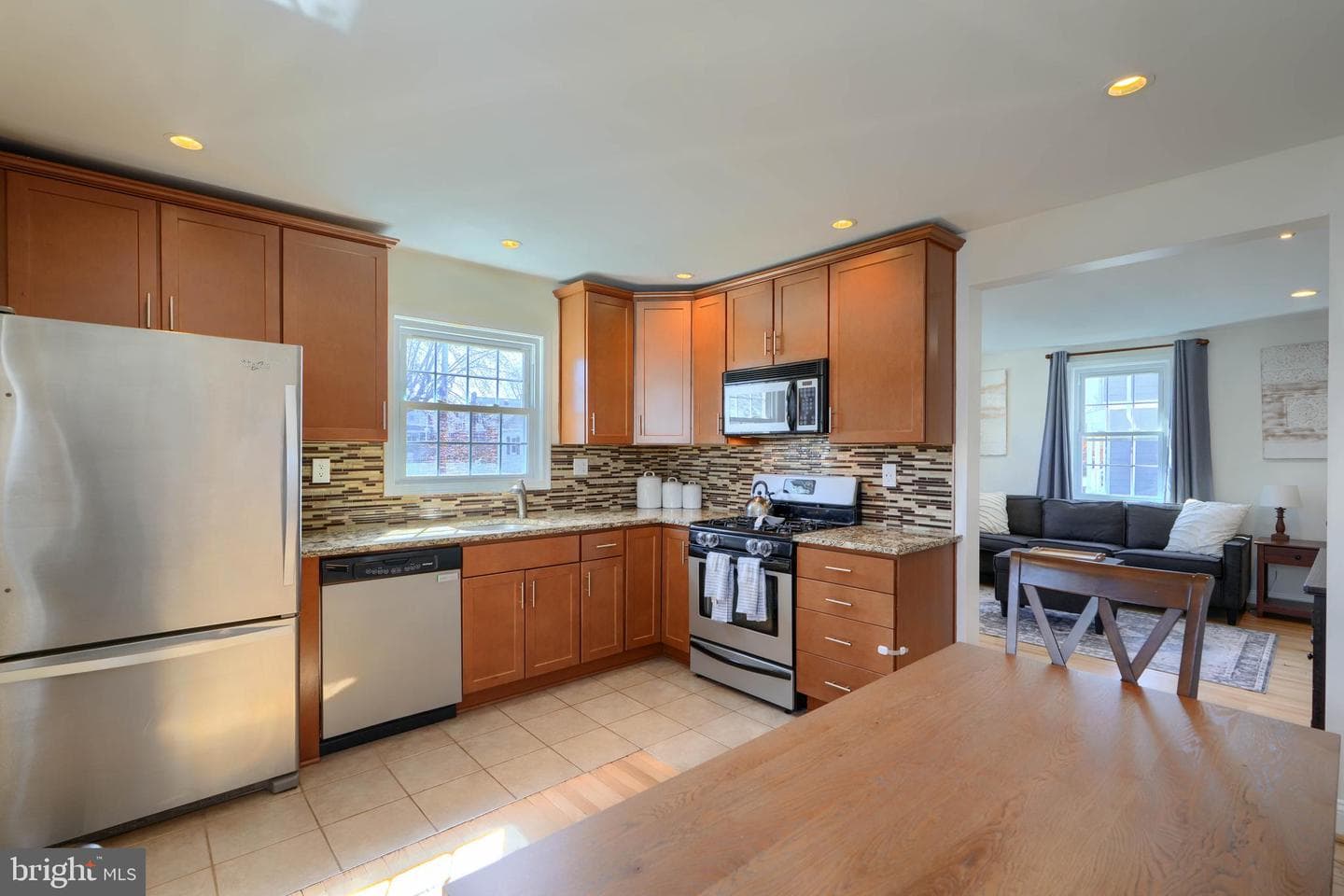 7904 Highpoint Road photo 11