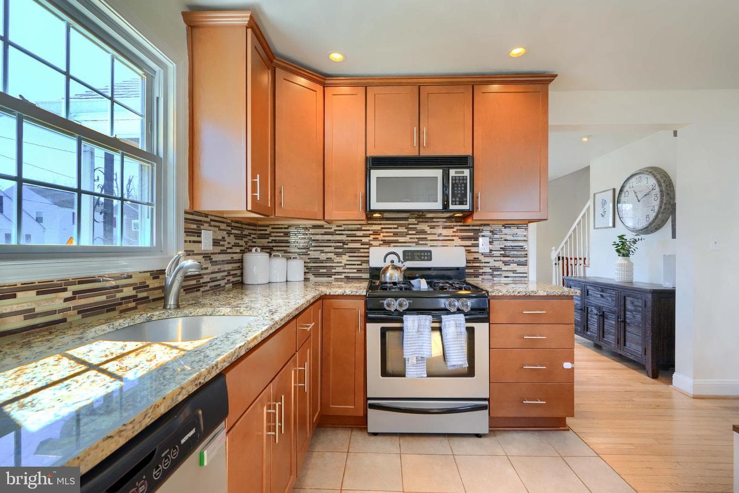 7904 Highpoint Road photo 12