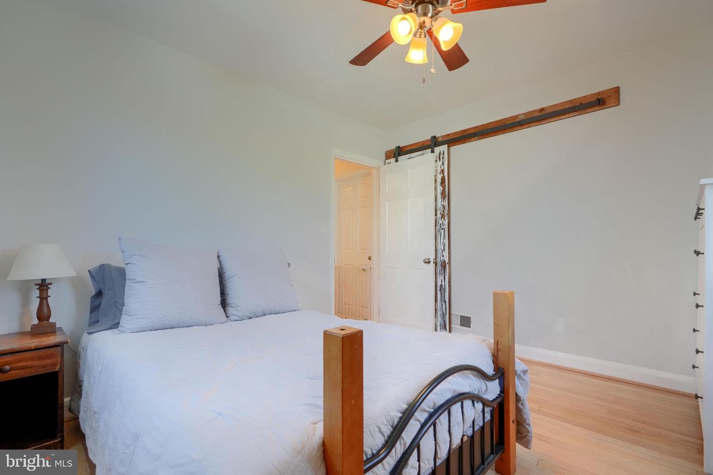 7904 Highpoint Road photo 16